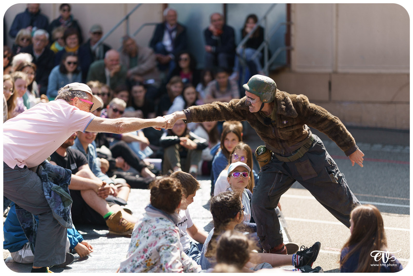 EN ATTENDANT LE 3ÈME TYPE (THÉÂTRE DE CANIVEAU)